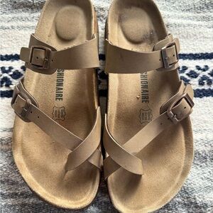 Chusionare Brown sandals size 9